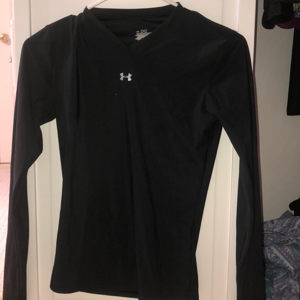 An underarmour right fit insulation shirt